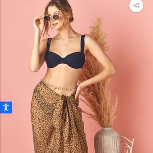 Montce Black Rib Bustier Bikini Top
Size small
Euc
Retails for $148